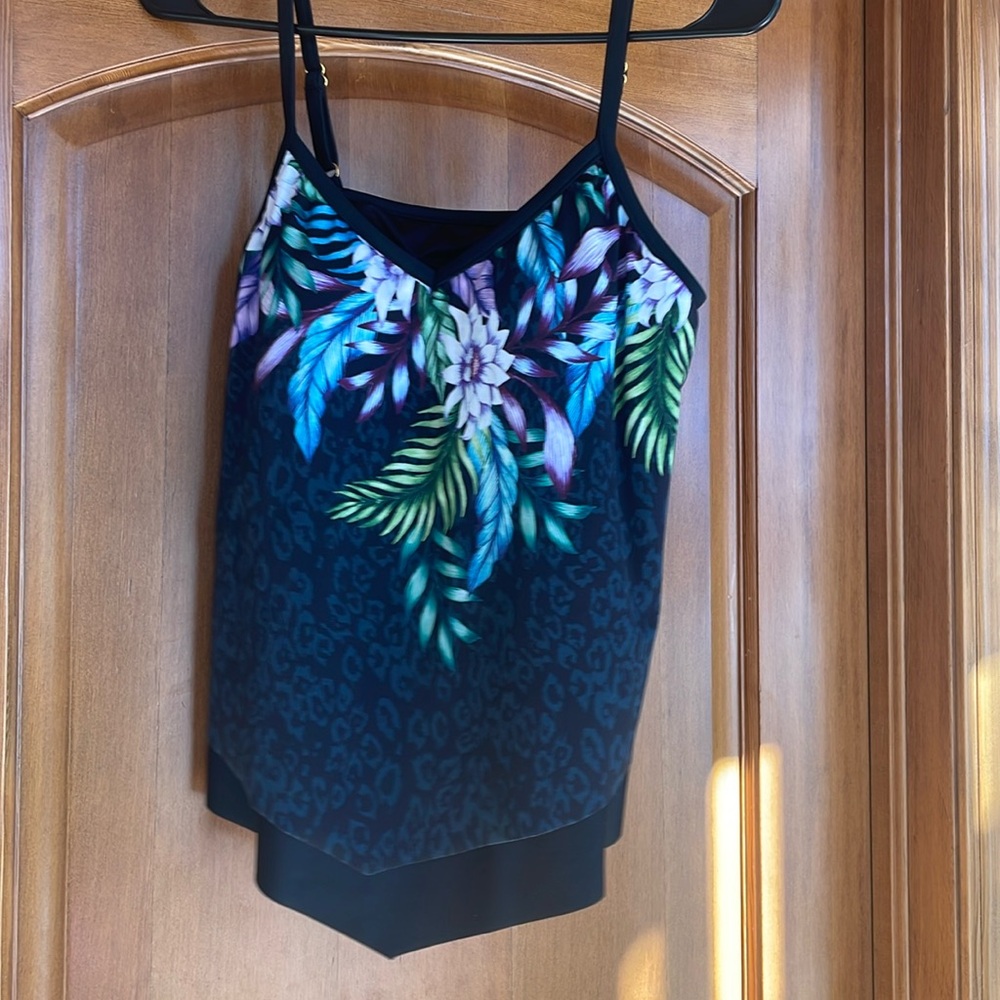 Maxine Women’s Swim Top Size 6